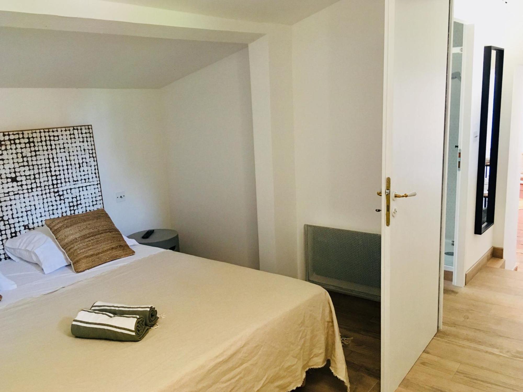Domaine De Carraire Hotel Aix-en-Provence Room photo